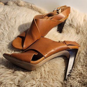 BCBG Crossover Buckle Sandles Tan SIZE39 2010s